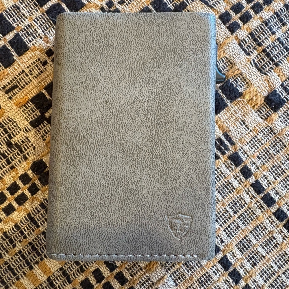 Card Blocr Credit Card Pop up Wallet
RFID Blocking Slim Minimalist Card
Holder